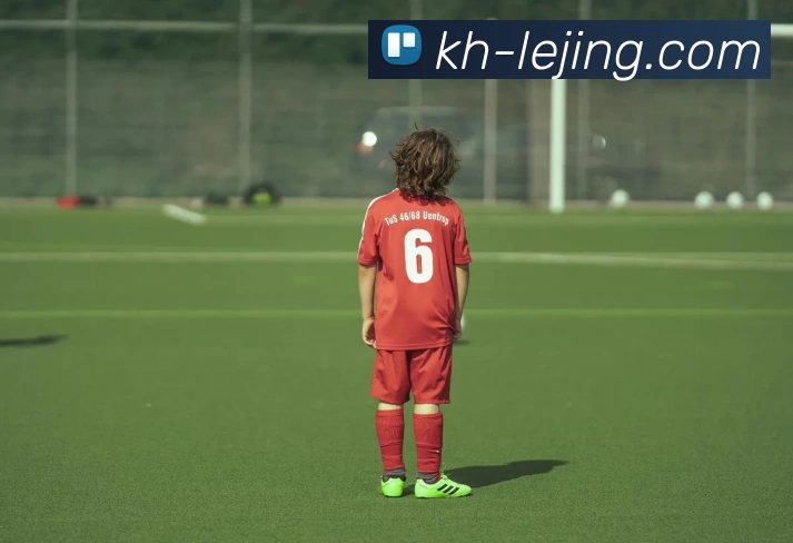 易建联的篮球之路：从青涩少年到国家队核心的成长历程与奋斗故事